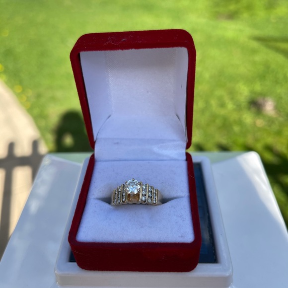 0.85 carat diamond engagement ring - Picture 3 of 6